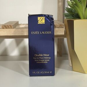 Este Lauder Double Wear Foundation